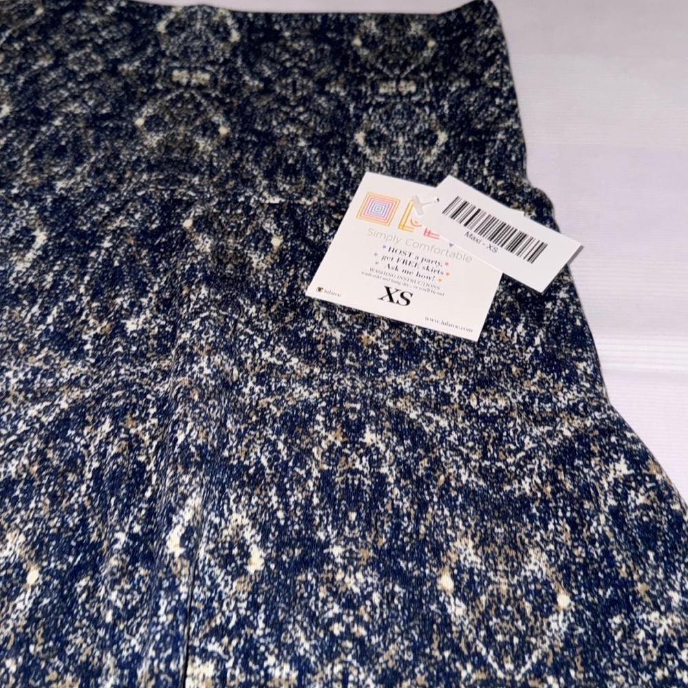 🍁 Lularoe “MAXI” skirt brown & ivory design on blue background  XS - Picture 4 of 7